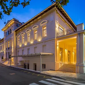 In Center Of Apartman
